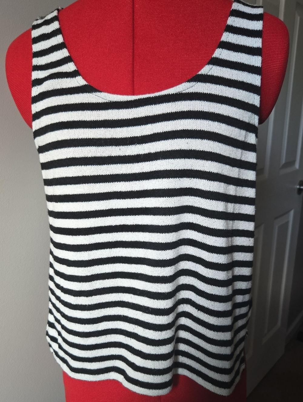 Vince Camuto EUC Black & White Striped Knit Tank